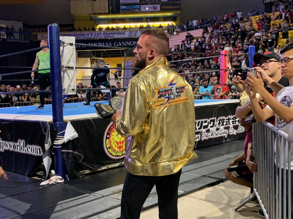 El Phantasmo's NJPW entrance wearing the golden Super J Cup jacket by Thom Fain of Monthly Puroresu