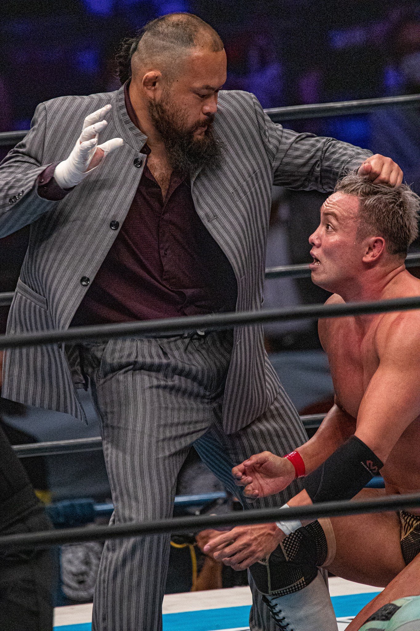 Great O-Khan attacks Kazuchika Okada in NJPW by @taigaPhoto_pw